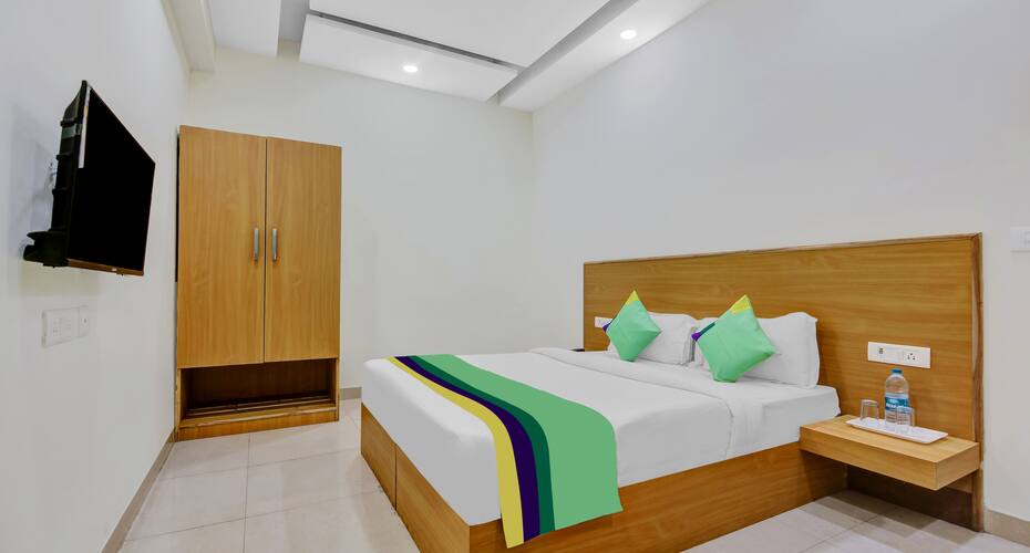 Treebo Trend The Noida Corporate Suites, Noida 5