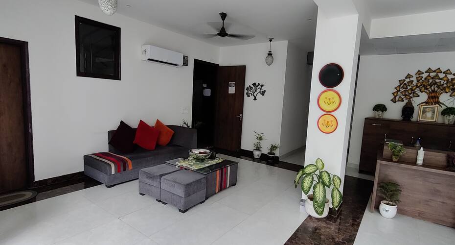 Grand Oyster Homestay, Gurgaon 3