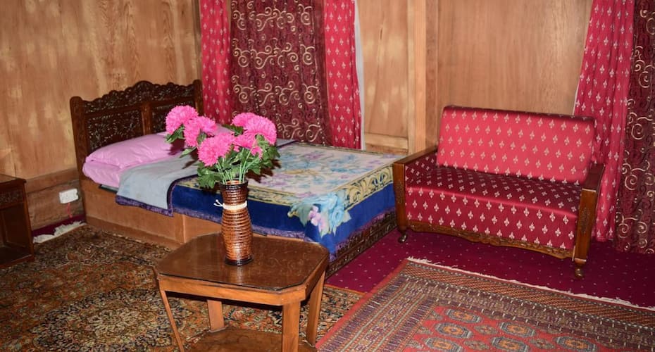 Montreal Group of Houseboats, Srinagar 5