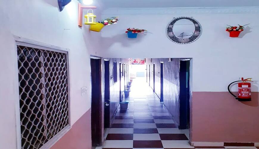 Shri Hari Guest House, Raipur 5