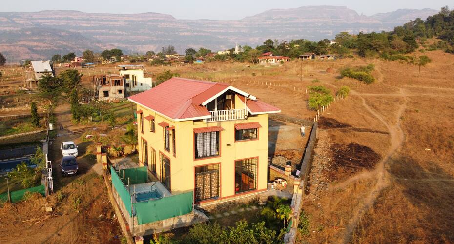 Spicy Mango Lobo's Den, Karjat 1
