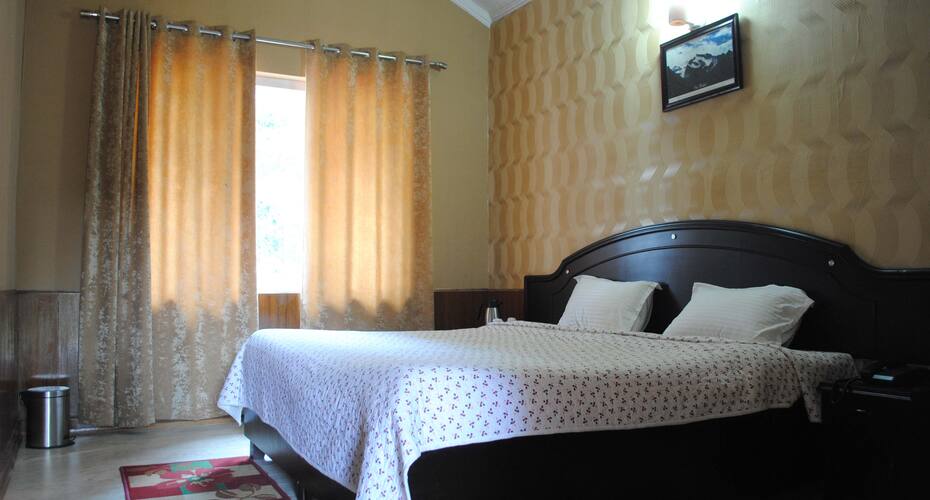 Clarks Inn Binsar Binsar Book This Hotel At The Best - 