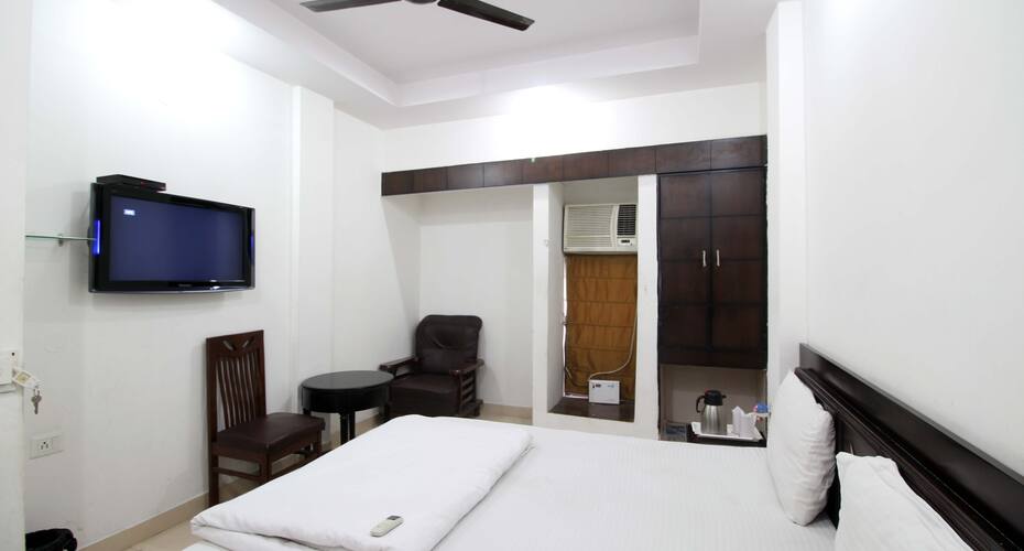 Hotel Crystal Palace New Delhi Price Reviews Photos Address