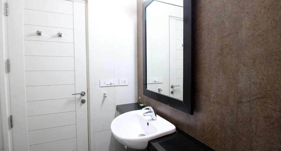 Stately Suites Golf Course Road Hotel Gurgaon Book Hotel - 
