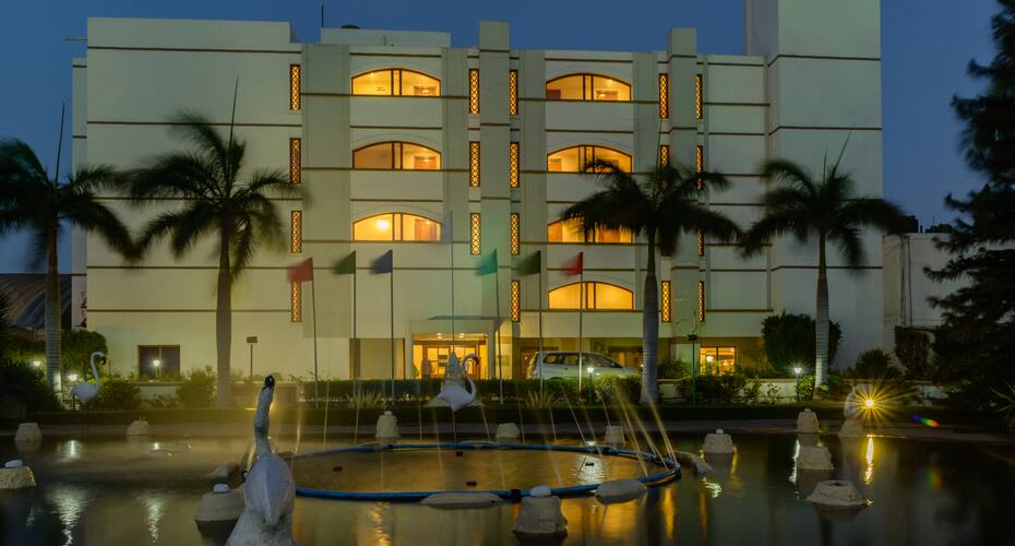 Quality Inn Palms Gandhidham Book This Hotel At The Best Price