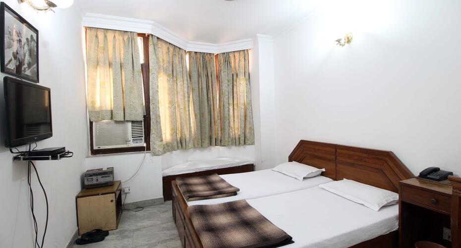 Batra Holiday Home New Delhi Book This Hotel At The Best - 