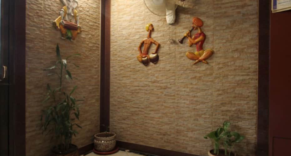 Trimurti Hotel, Mulund, 