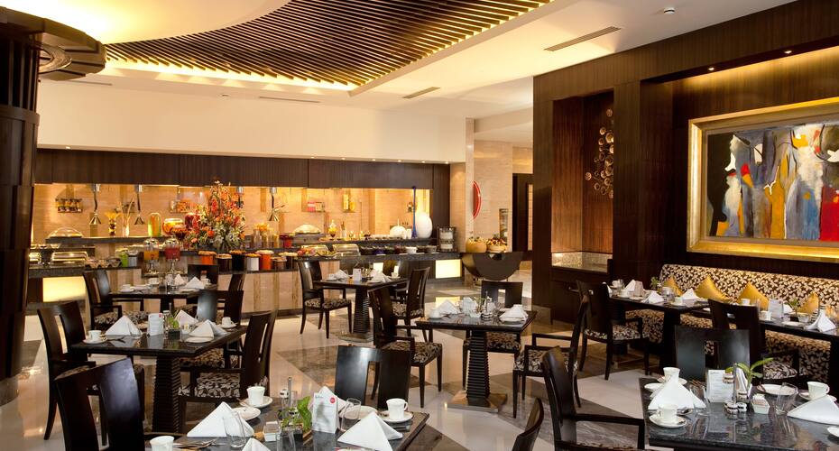 Radisson Blu Hotel Indore Indore Price Reviews Photos Address L'hôtel dispose d'une réception ouverte 24 heures. radisson blu hotel indore indore price