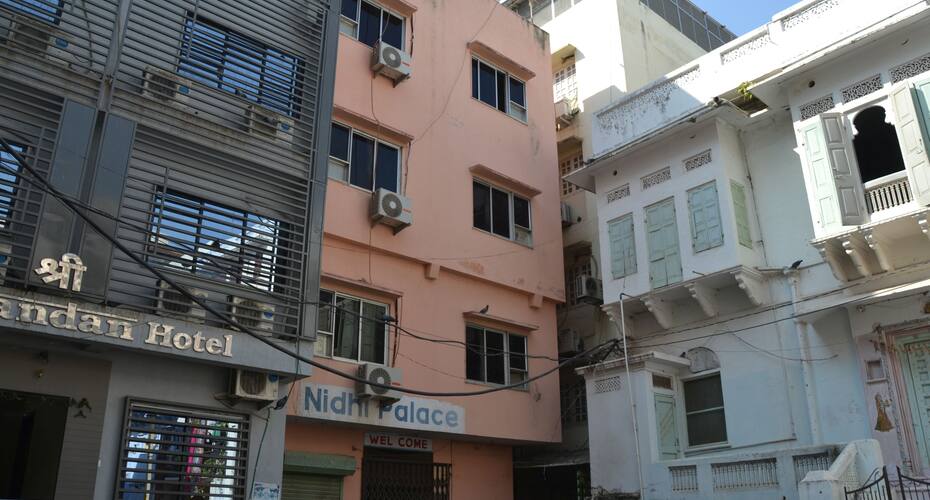 Hotel Nidhi Palace Shreenathji Temple Hotel Booking Hotels In Nathdwara Bigbreaks Com