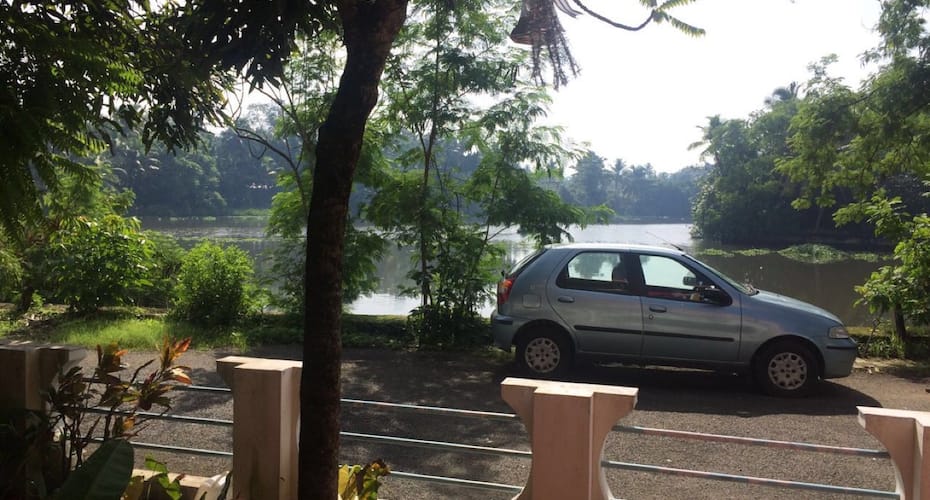A scenic and peaceful waterfront home with all amenities and comfort., Kochi 3