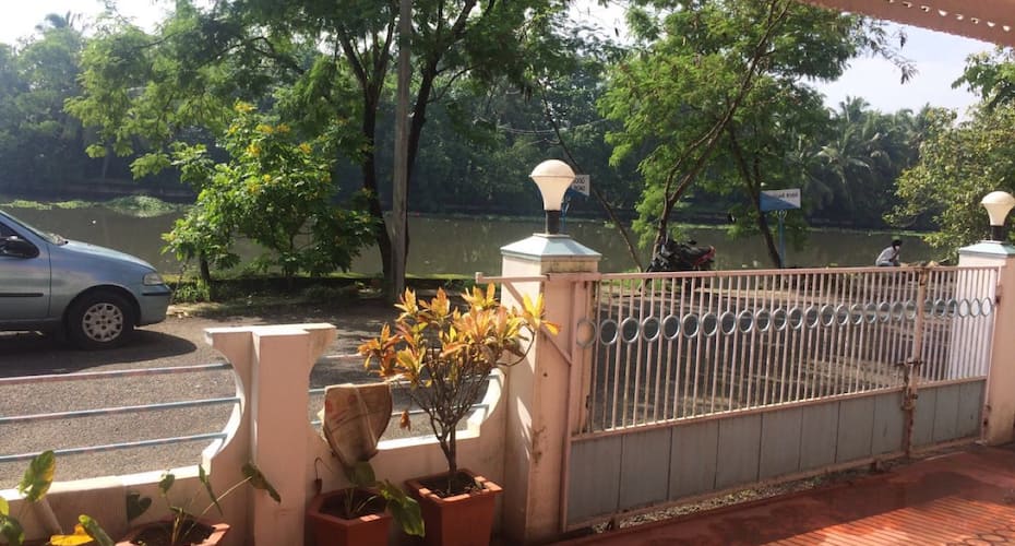 A scenic and peaceful waterfront home with all amenities and comfort., Kochi 5