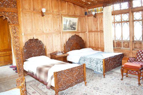 Prince Of Kashmir Houseboat Hotel Srinagar Book Hotel - 