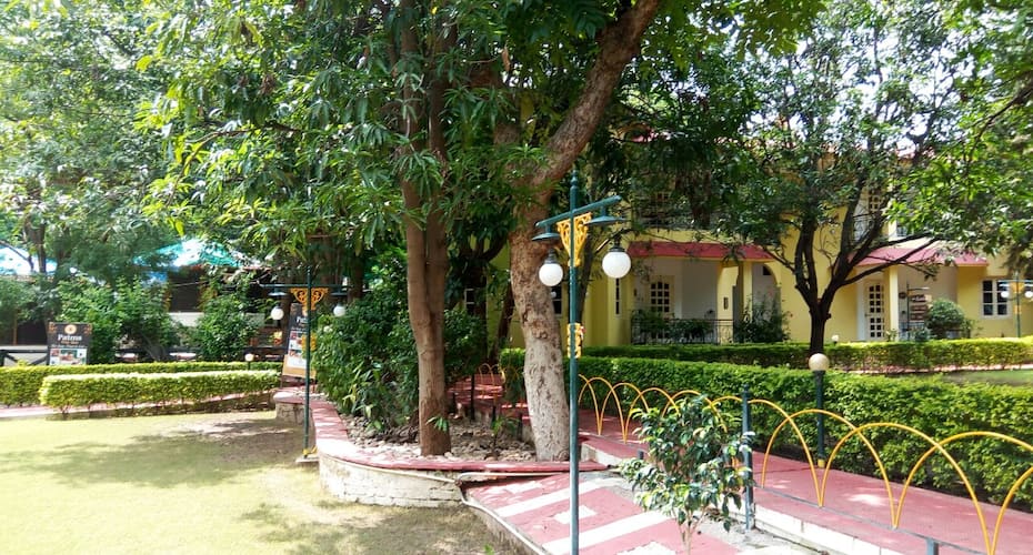 Service Appartmebt 2 Bhk Near High Court, Ahmedabad 5