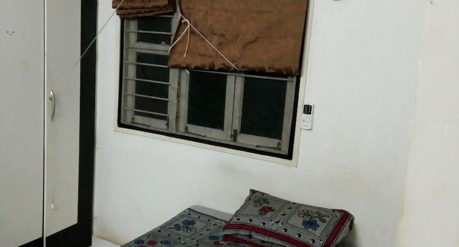 Service Appartmebt 2 Bhk Near High Court, Ahmedabad 4