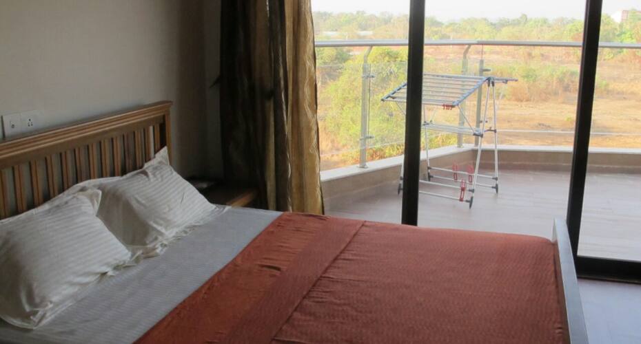 Spacious apartment at dona paula, Goa 2