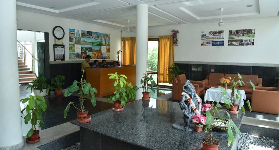 Kstdc Hotel Mayura Hoysala Sayyaji Rao Road Hotel Booking Hotels In Mysore Bigbreaks Com Mysore palace is minutes away. bigbreaks com