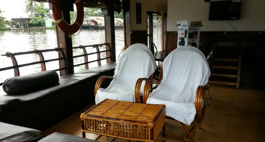 K V 01 Bed Delux Houseboat, Alleppey 2