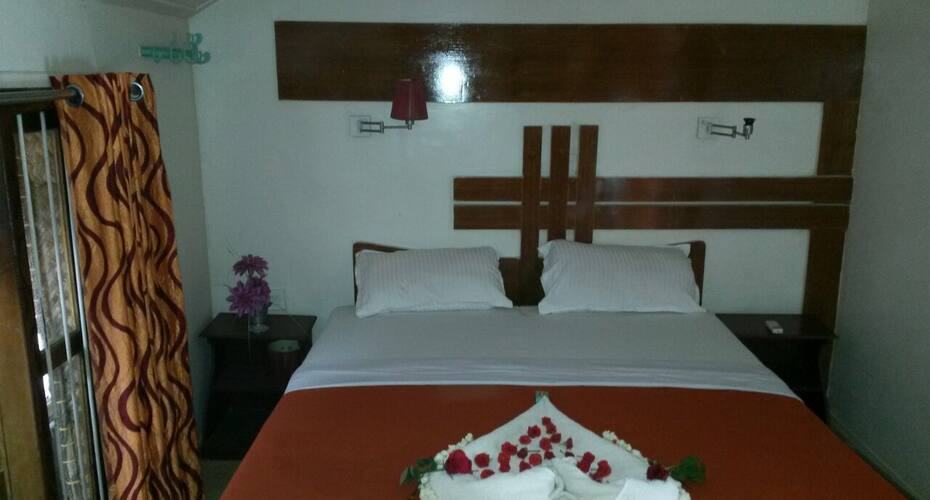 K V 01 Bed Delux Houseboat, Alleppey 5