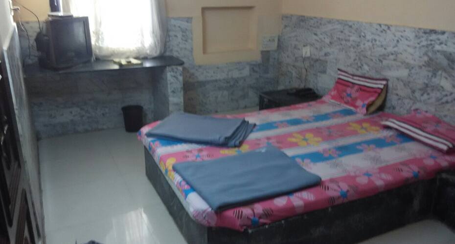Hotel Neelkanth Palace Guest House, Ahmedabad 5