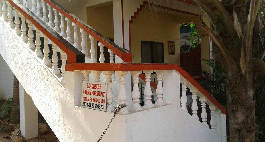 Kim & Dave beach rooms, Goa 4