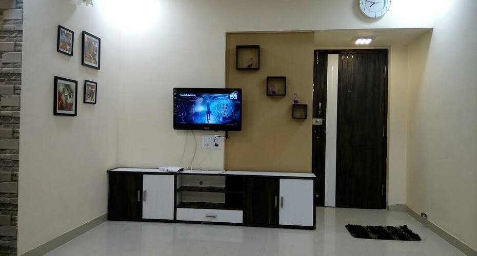 Cosy 2bhk Apartment With Scenic View, Mumbai 3