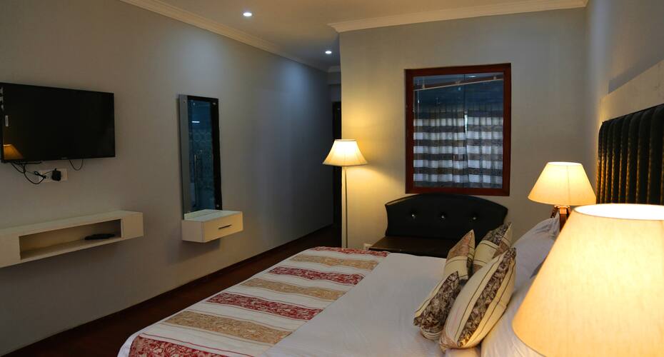Hotel Yarab Tso, Leh 4