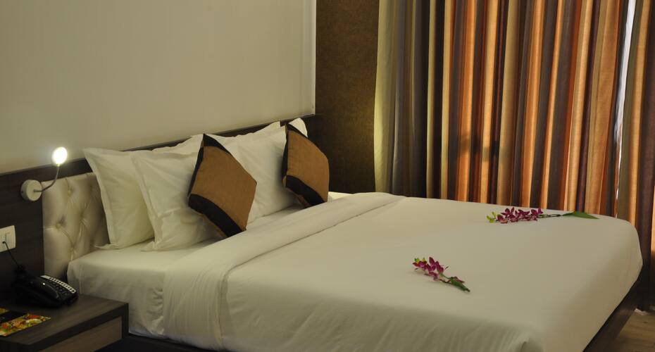 Mango Hotels ,Tansha Regal, Vadodara 3