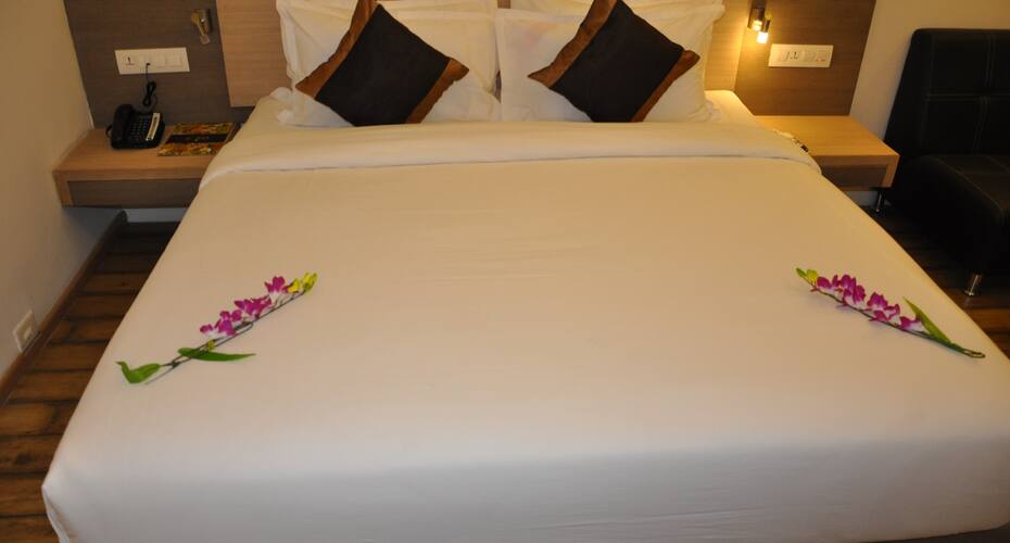 Mango Hotels ,Tansha Regal, Vadodara 5