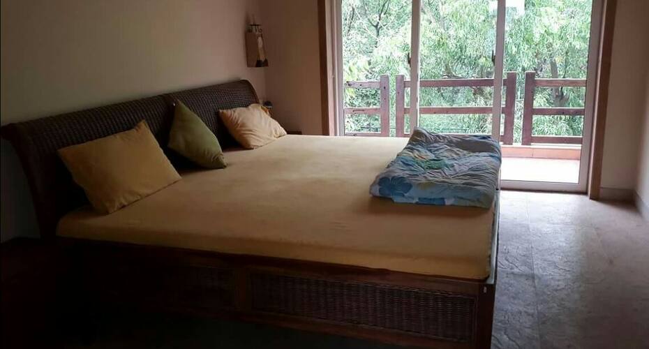 Whistliy woods 6, Khandala 3