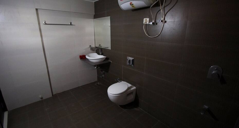 Nova Hotel Cross Road, Rajkot 2