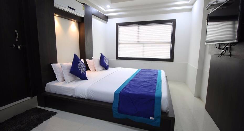 Nova Hotel Cross Road, Rajkot 3