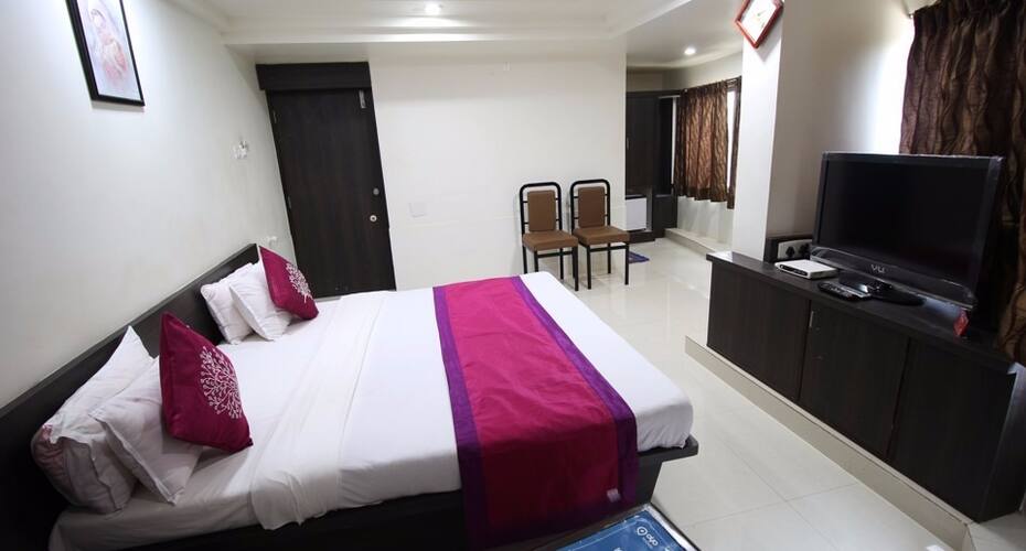 Nova Hotel Cross Road, Rajkot 4
