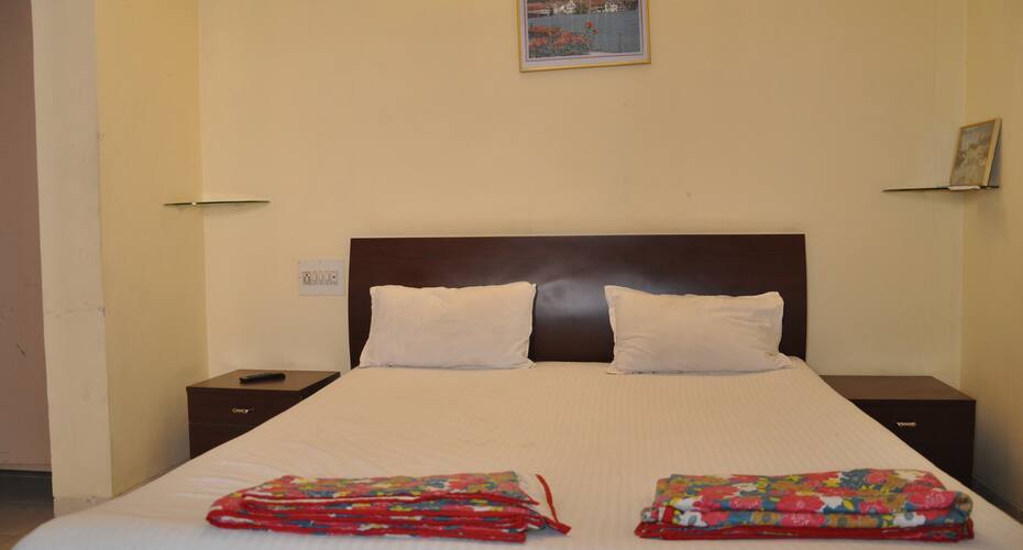 Mount view Row House 4BHK with Shared  SWIMMING POOL, Lonavala 5
