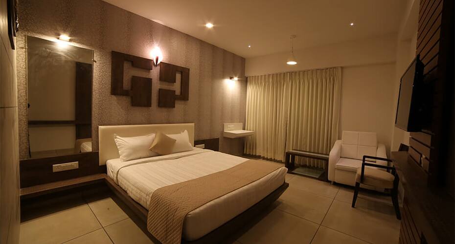 Hotel Arizona Inn, Anand 3