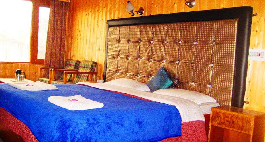 ADB Rooms Hotel Lake Resort Boutique, Srinagar 4