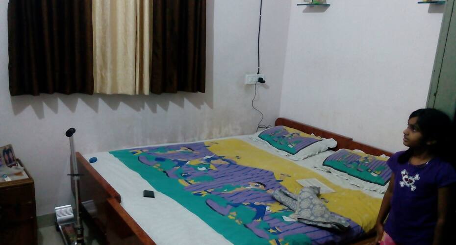 Home stay in surat near BRTS bus facilities train station to this home, Surat 2