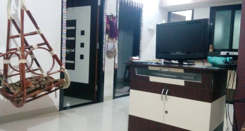 Home stay in surat near BRTS bus facilities train station to this home, Surat 3
