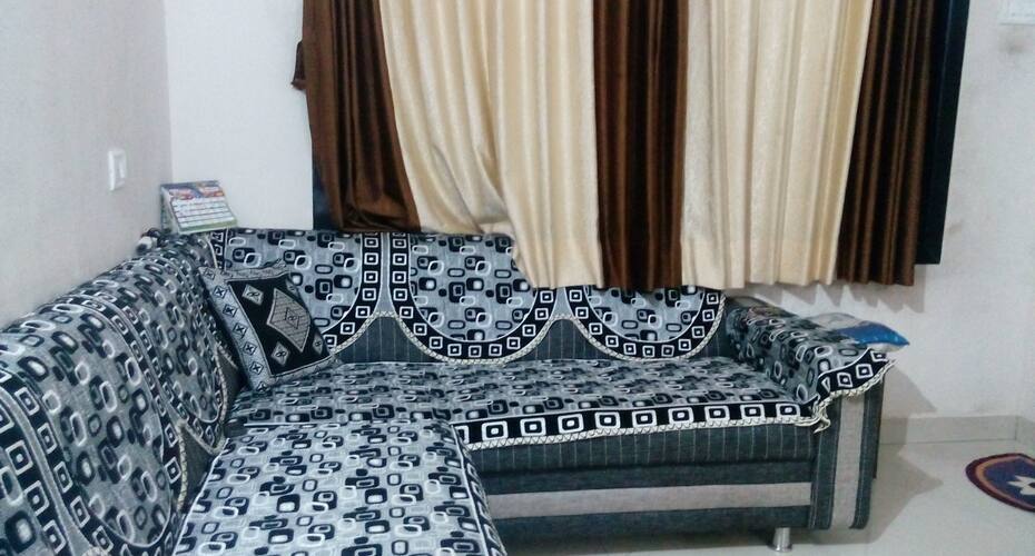 Home stay in surat near BRTS bus facilities train station to this home, Surat 4