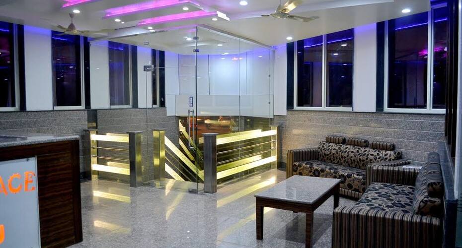 Hotel Maya Palace, Etah 2