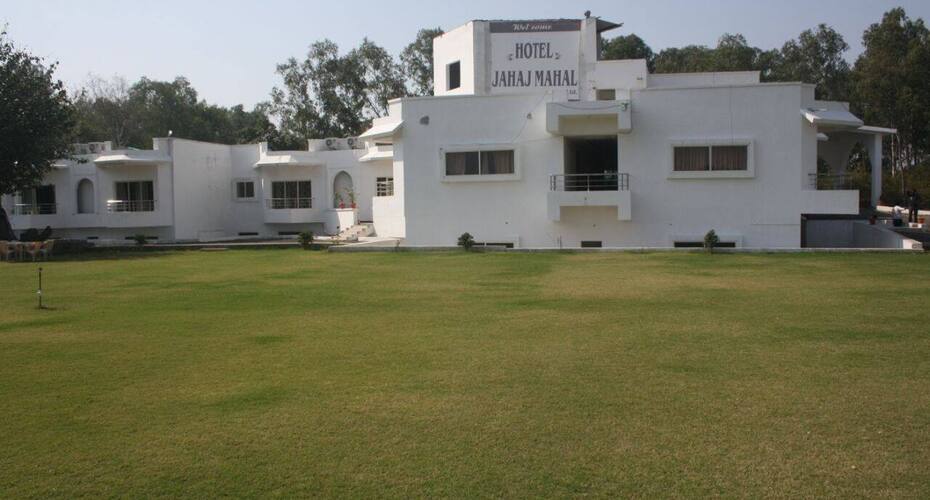 JAHAJ MAHAL HOTEL PVT. LTD., Mandu 3
