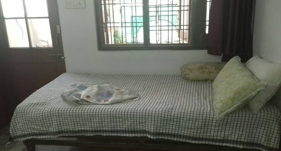 Good And well furnished room, Indore 1