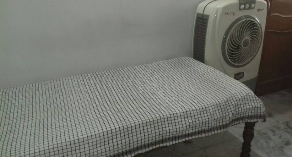Good And well furnished room, Indore 3
