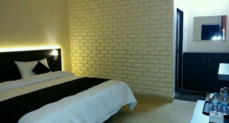 Hotel On The Rocks, Mahabaleshwar 1
