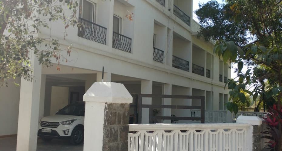 Lilac Homestays. 2 BHK serviced Apartment with a common pool, Lonavala 3