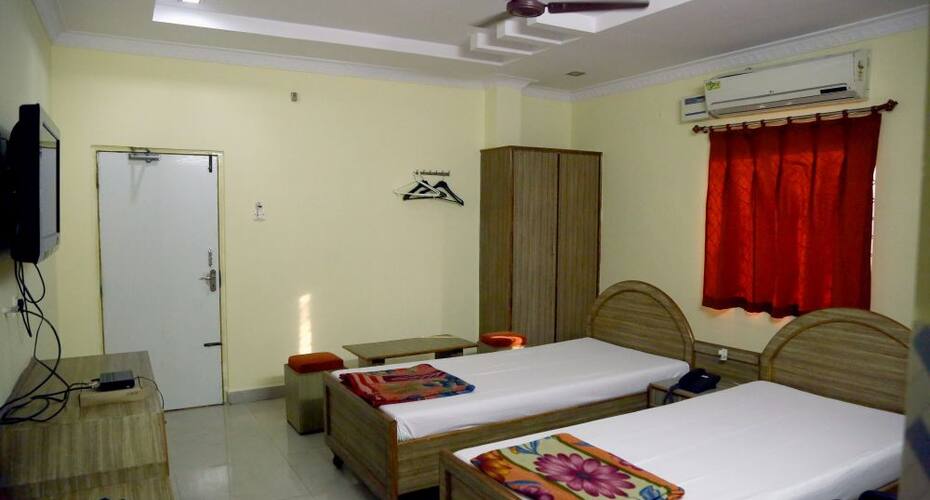 Sai Balajees Oriental Hut, Visakhapatnam 4