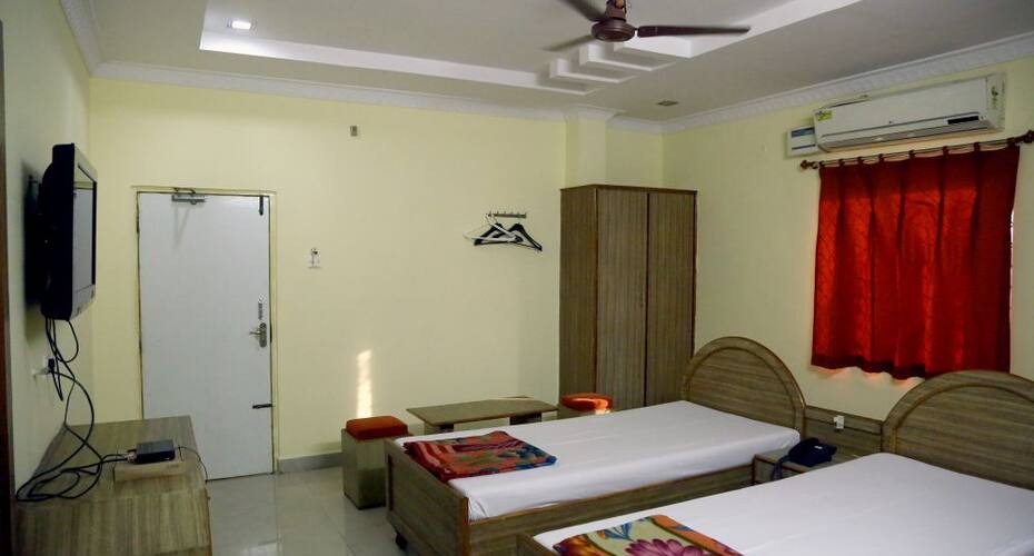 Sai Balajees Oriental Hut, Visakhapatnam 5