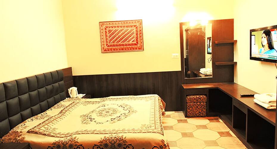 Traveller's Paradise, Nainital 2
