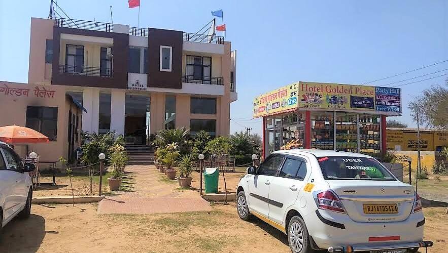 Hotel Golden Palace, Sikar 3