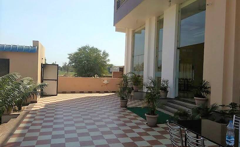 Hotel Golden Palace, Sikar 5