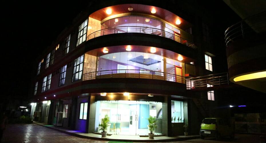 Hotel Amogh, Raisen 2